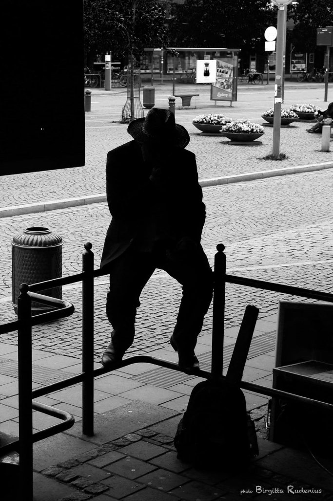 people_20130602_linesitting