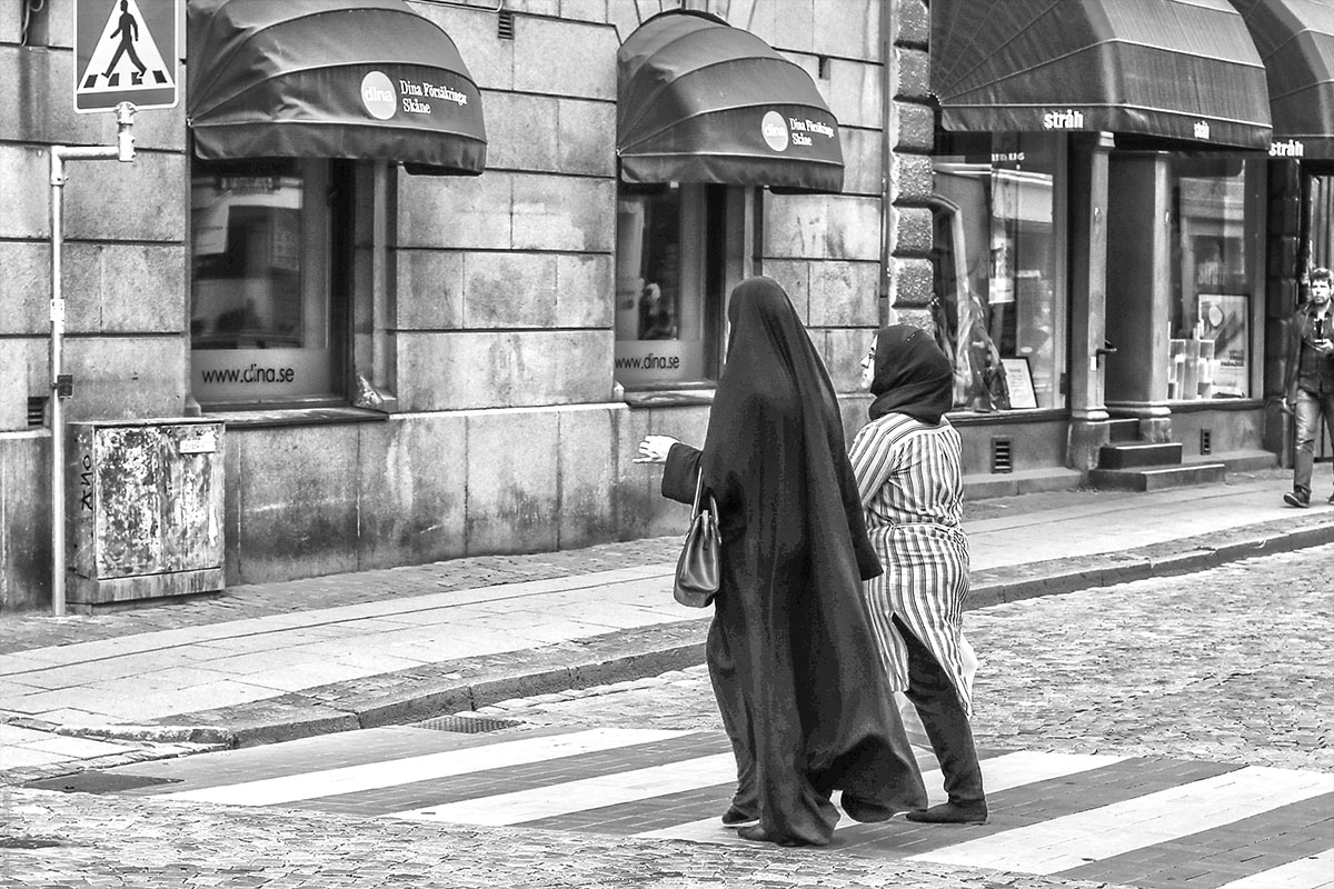 Street Photo - Cross passage Sweden