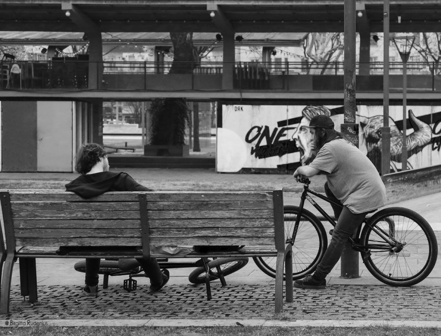 BW Street Photo - Face it!