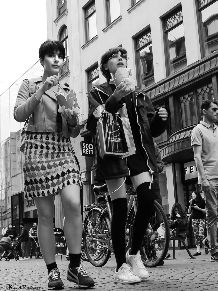 Eating while walking - Street Food.