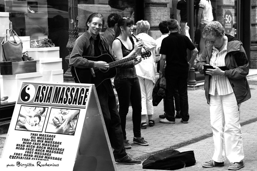 people_20130523_musicgiver